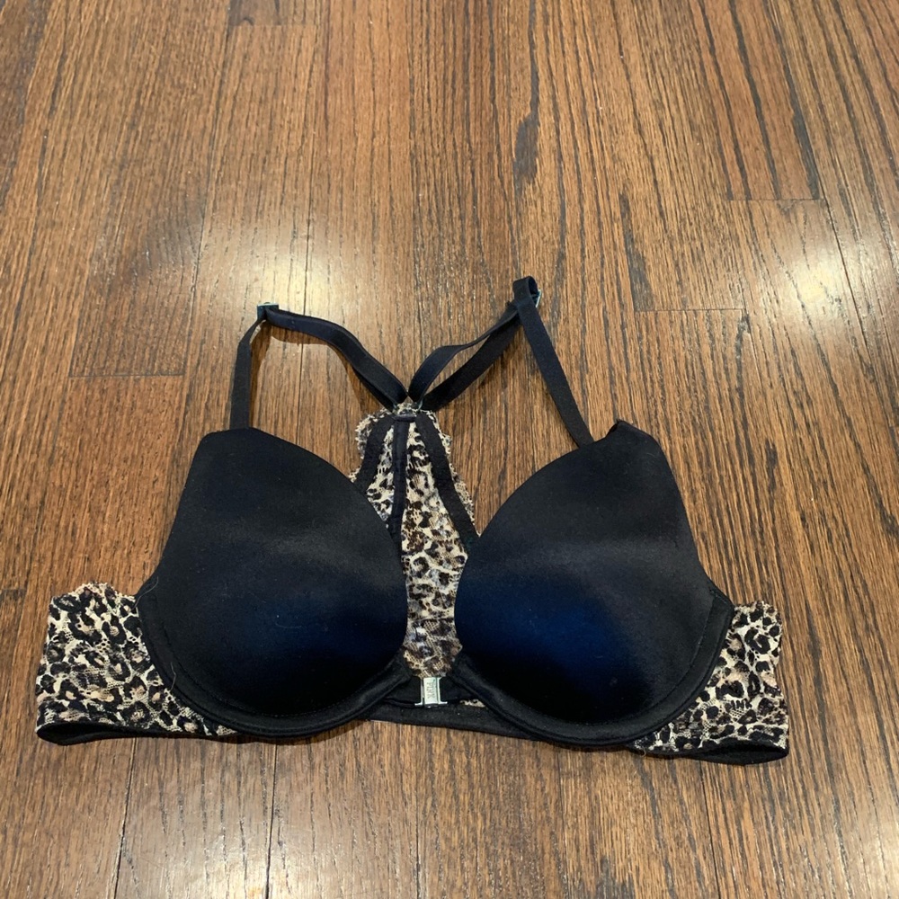 Victoria secret pink bra.